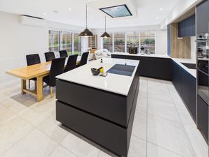 Kitchen- click for photo gallery